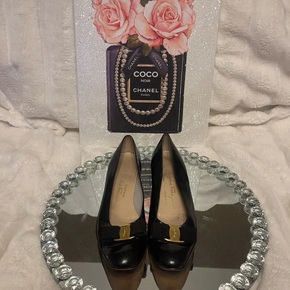 Salvatore Ferragamo Vintage Black Patent Leather Vara Bow Heel Shoes - Picture 1 of 8